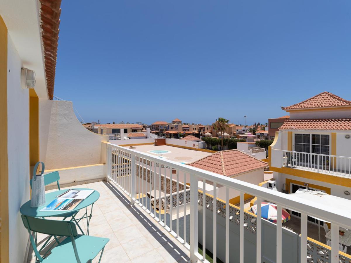 Apartamento En El Castillo Con Piscina 칼레타데푸스테 외부 사진