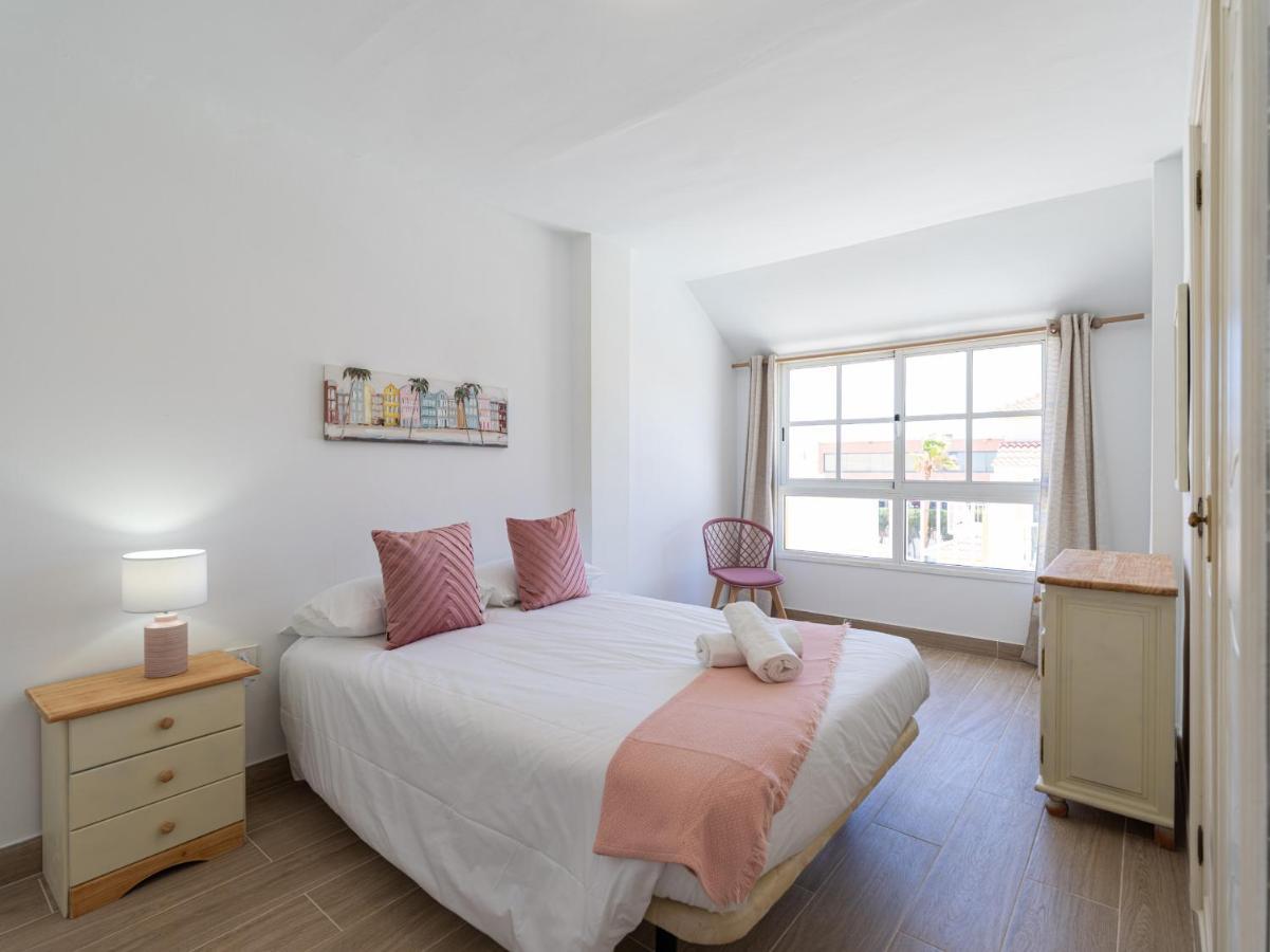 Apartamento En El Castillo Con Piscina 칼레타데푸스테 외부 사진