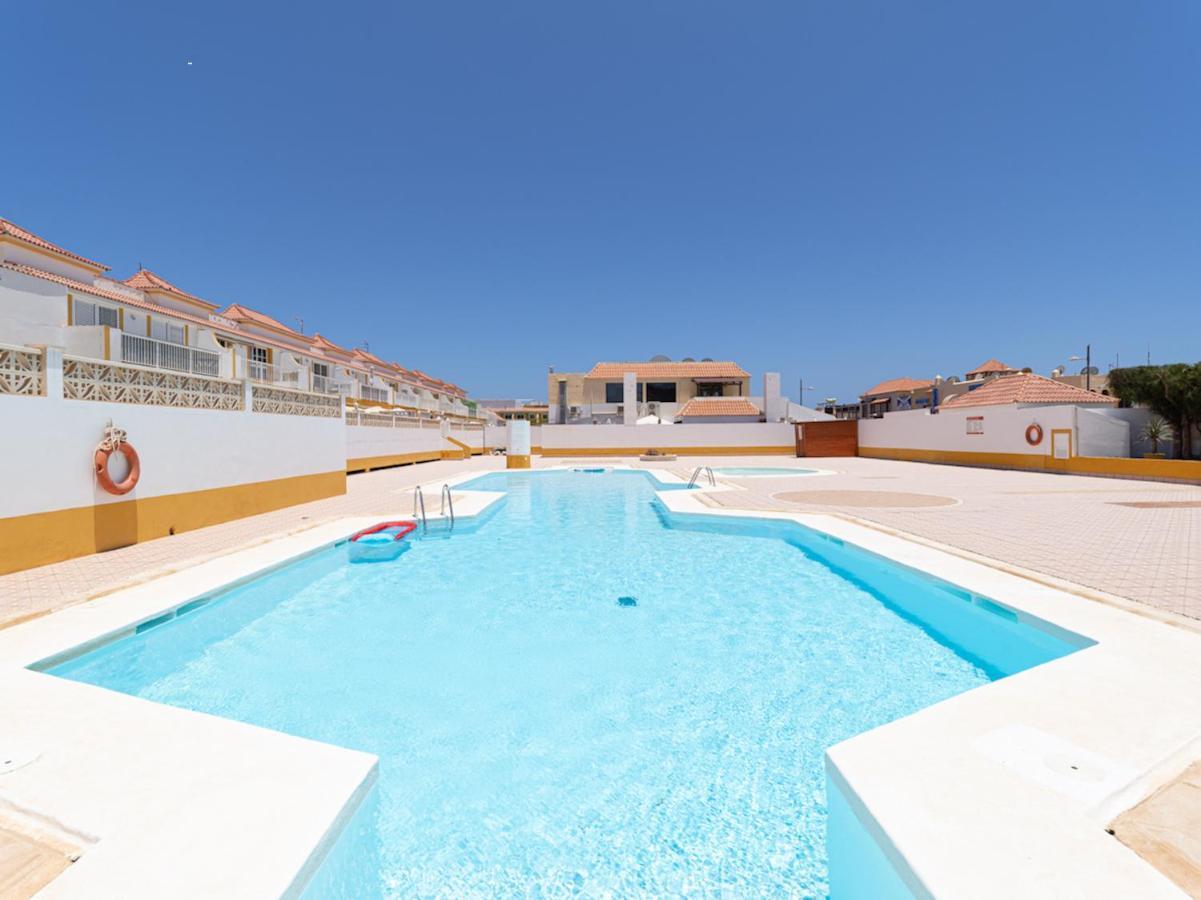 Apartamento En El Castillo Con Piscina 칼레타데푸스테 외부 사진