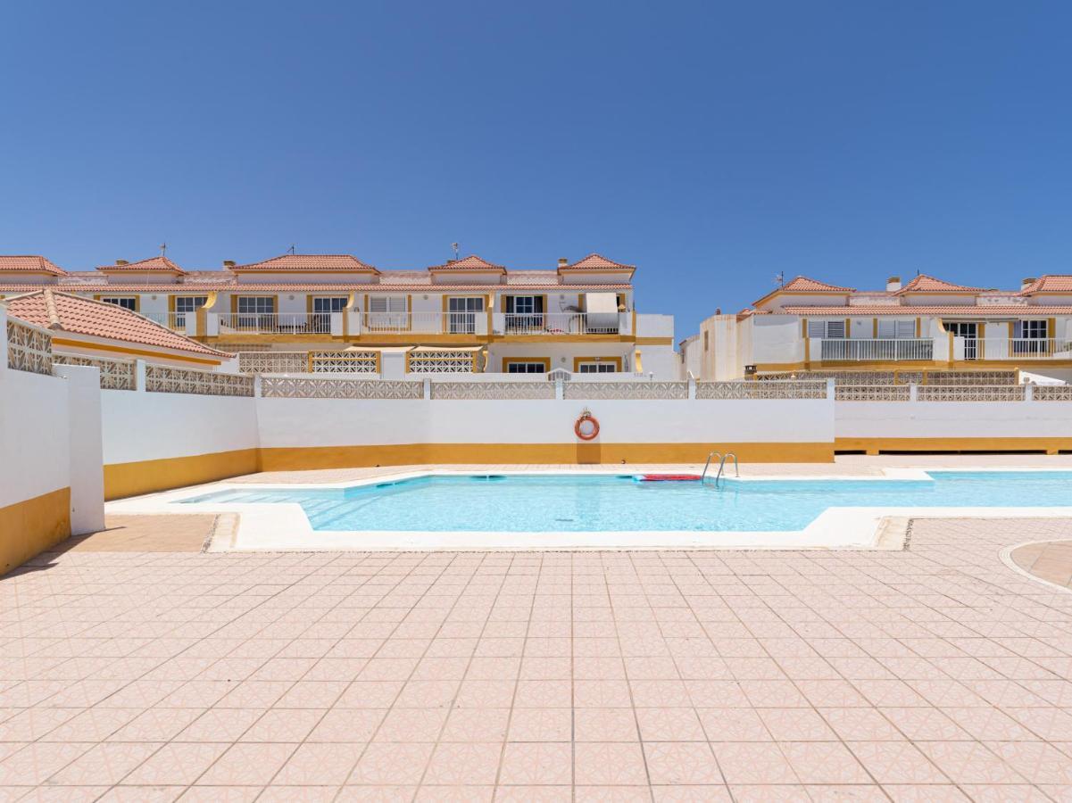 Apartamento En El Castillo Con Piscina 칼레타데푸스테 외부 사진